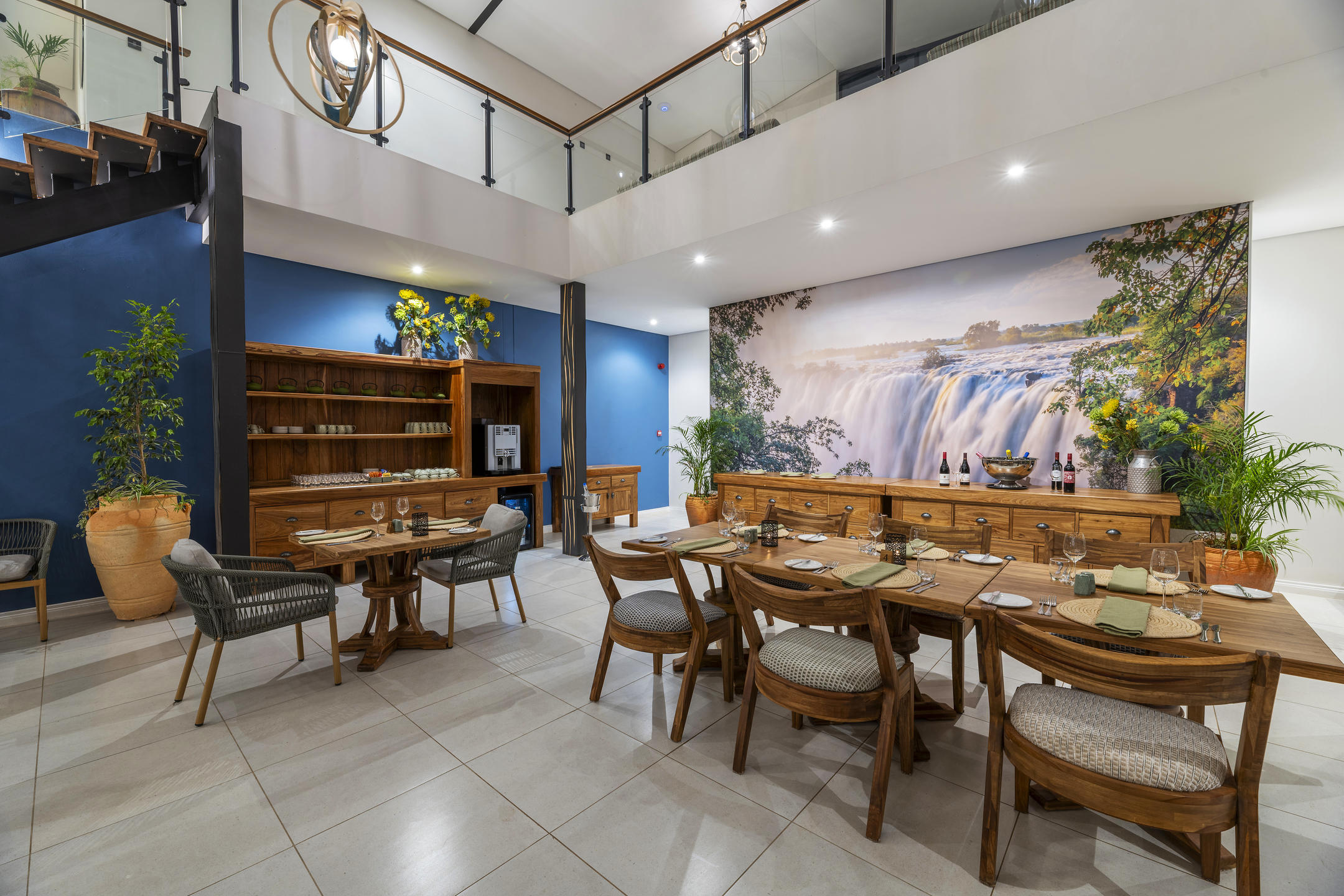 Waterfalls Lodge thumbnail 8